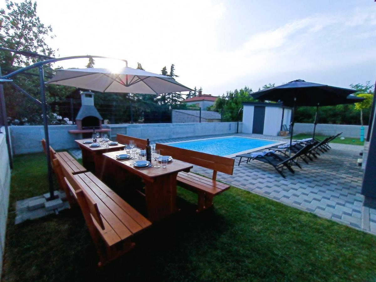 Villa Nikolina - Luxury Villa With 5 Bedrooms And Swimming Pool Воднян Экстерьер фото